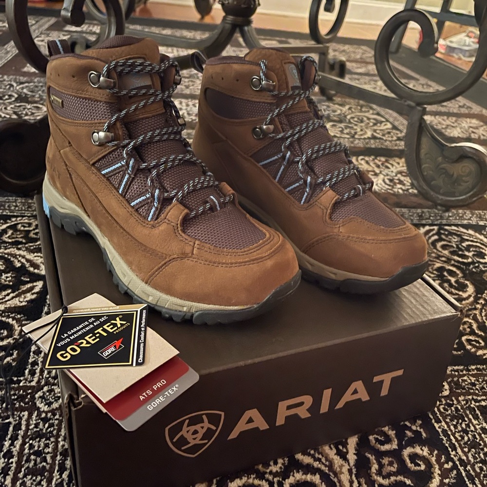 ARIAT LACE UP WATERPROOF BOOTS